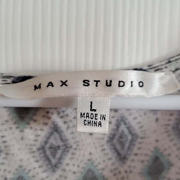 Patterned top - Picture 2 of 3